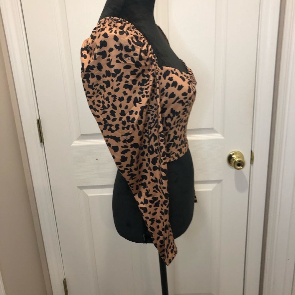 NWOT Leopard print long sleeve crop top size small - Picture 7 of 7